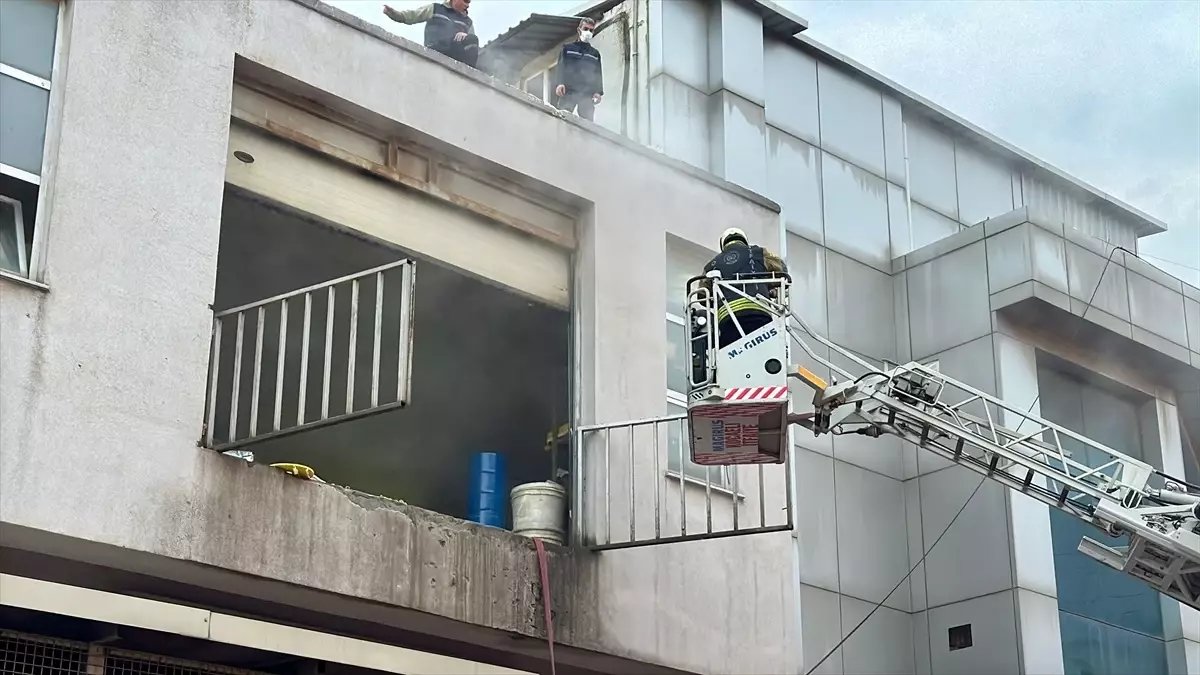 Kocaeli’de Plastik İmalathanesinde Yangın Çıktı