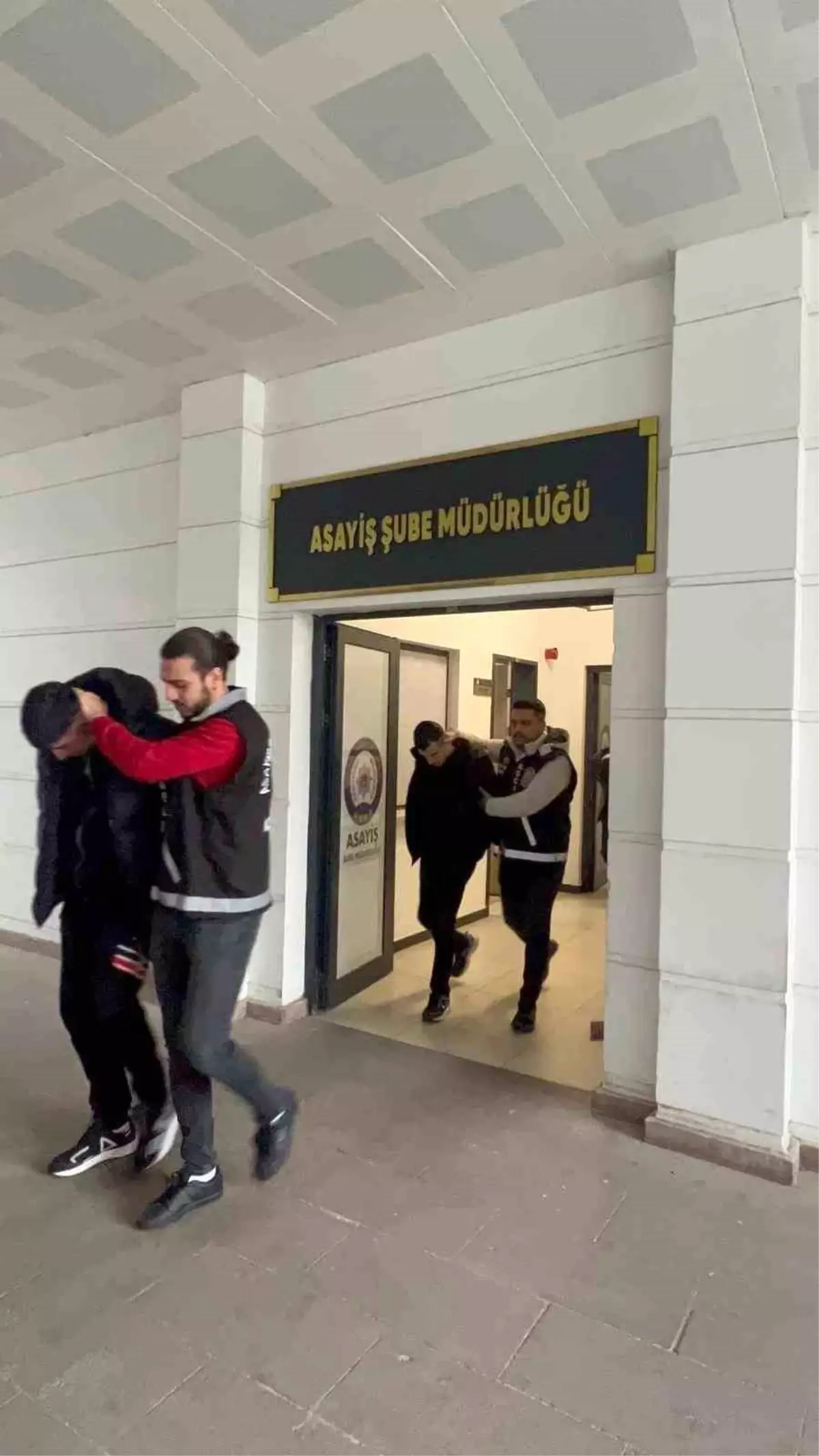 Kocaeli’de Sahte Polisler 6 Milyon TL Dolandırdı