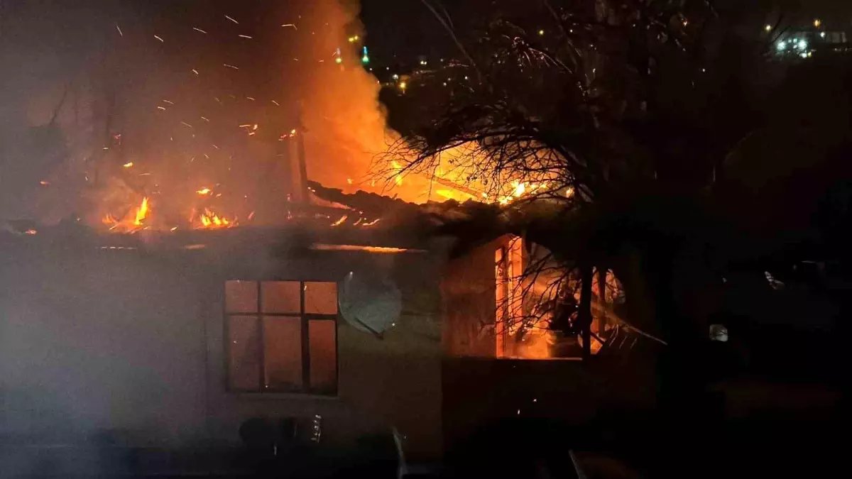  Kocaeli’de Sobadan Yangın: Tek Katlı Ev Kullanılamaz Hale Geldi