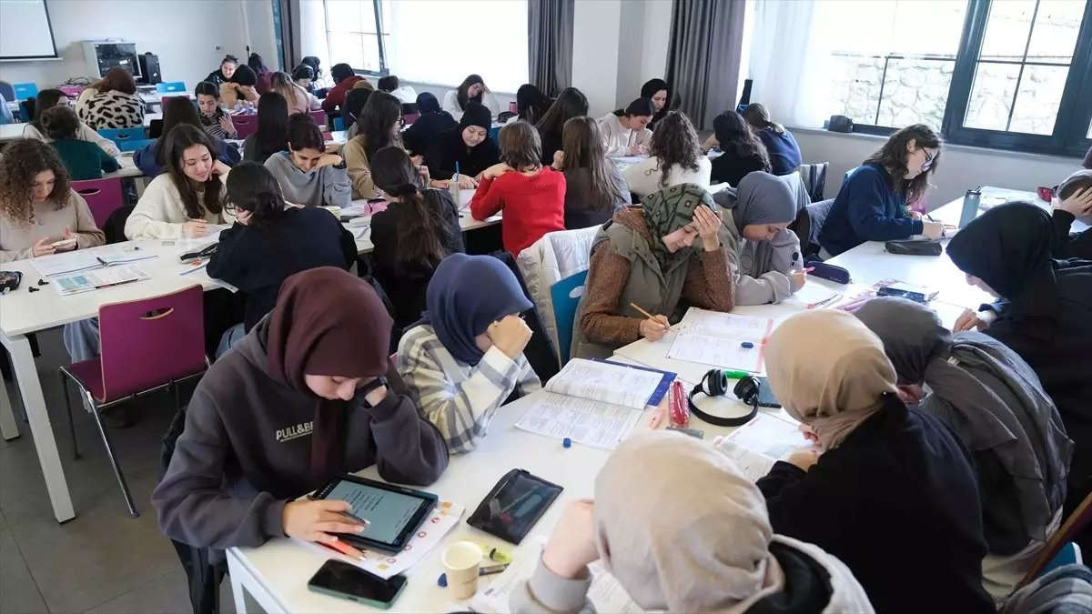 Kocaeli’de TYT Kampı ile Öğrencilere Destek