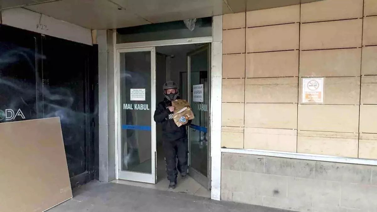 Kocaeli’deki AVM’den Kuryelere Asansör Yasağı Tepkisi