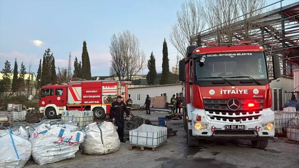 Kocaeli’nin Gebze İlçesindeki Döküm Fabrikasında Yangın Çıktı