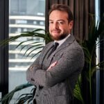 Kocaeli’de Feci Kaza: Cip Bariyere Çarparak Durdu, Sürücü Küçük Arkadaşını Bırakmadı