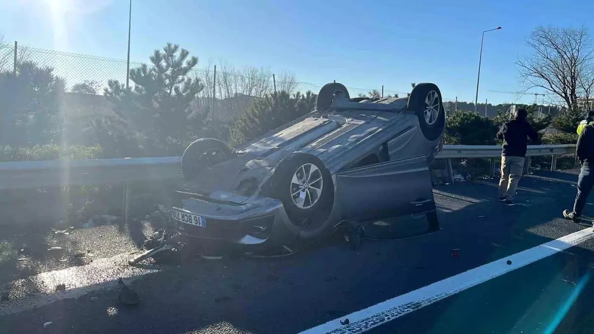 TEM Otoyolu’nda Trafik Kazası: İki Sürücü Hastaneye Kaldırıldı