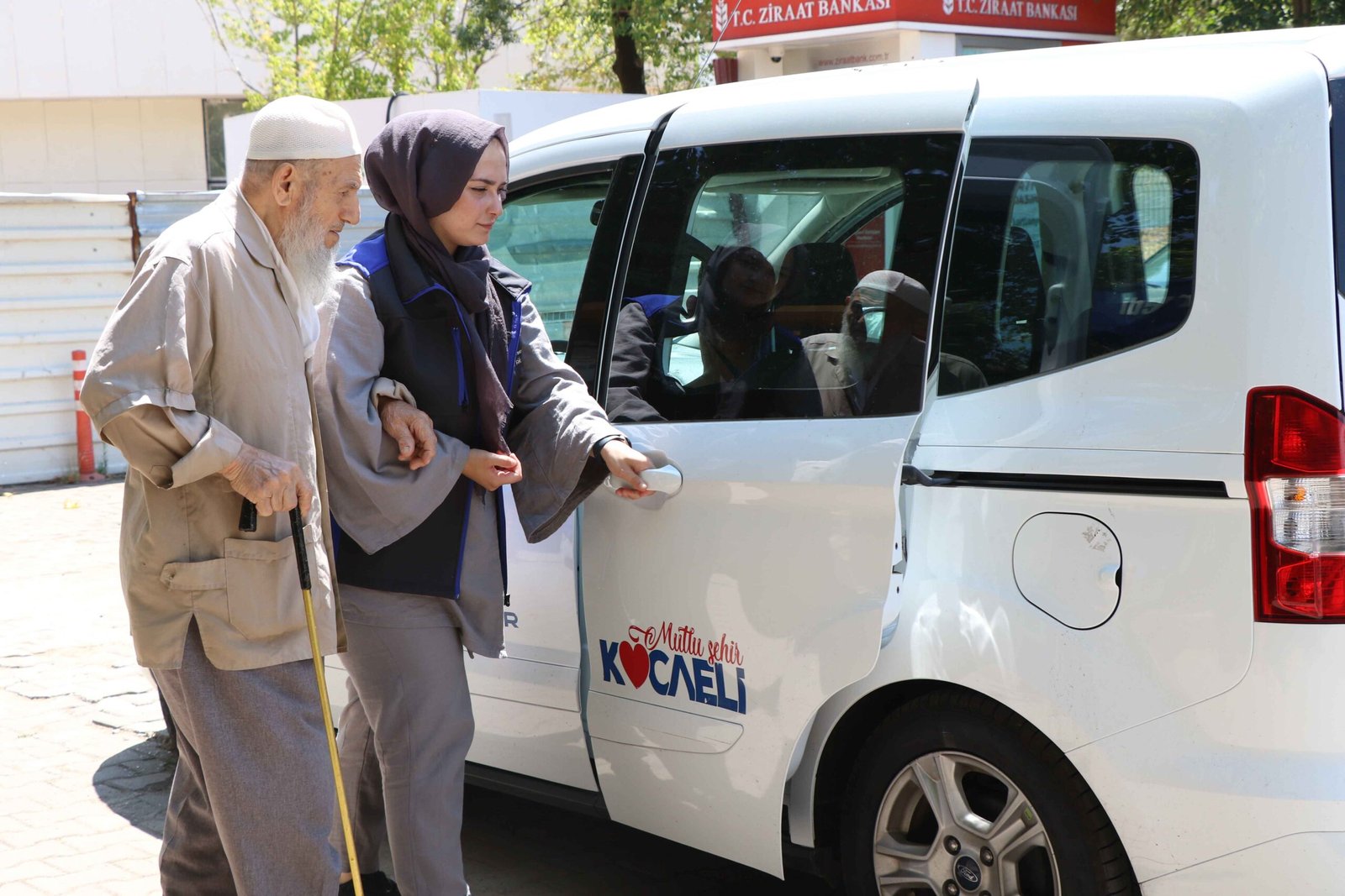 Büyükşehir’den yalnızlığı unutturan hizmetler!