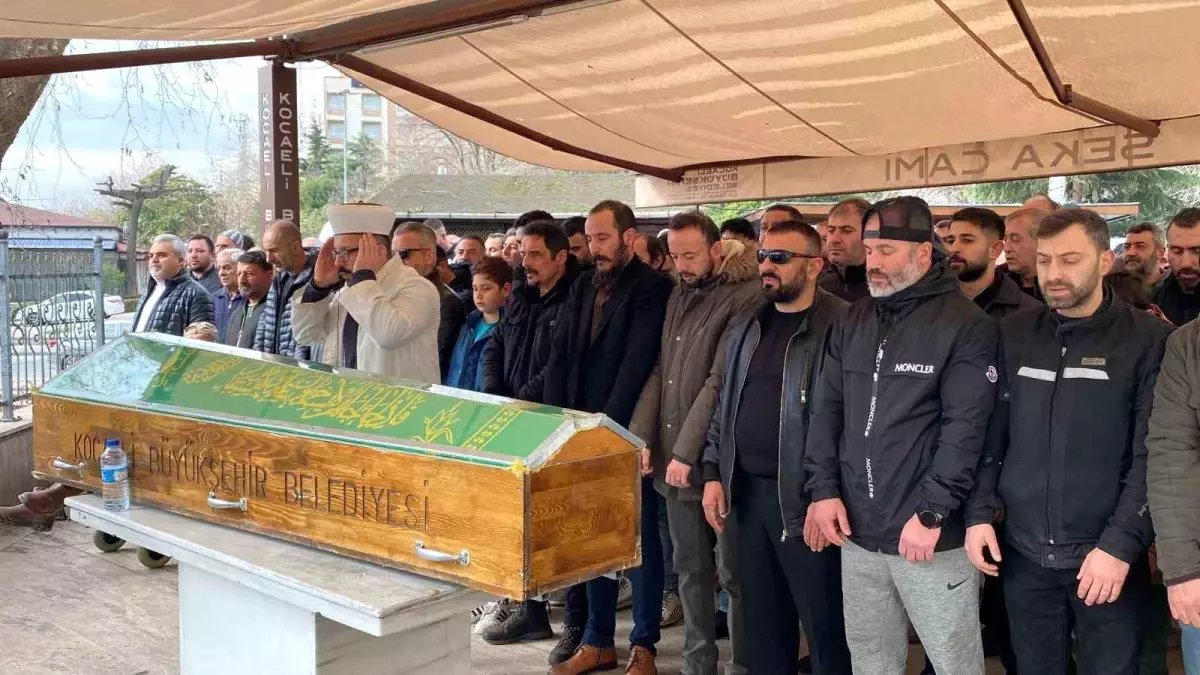 Bıçaklanarak Hayatını Kaybeden Taksici Son Yolculuğuna Uğurlandı