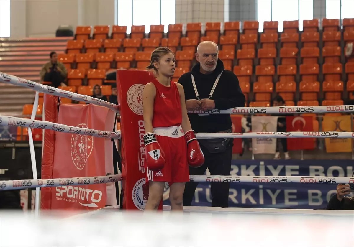 Büyük Kadınlar Türkiye Boks Şampiyonası Darıca’da Başladı