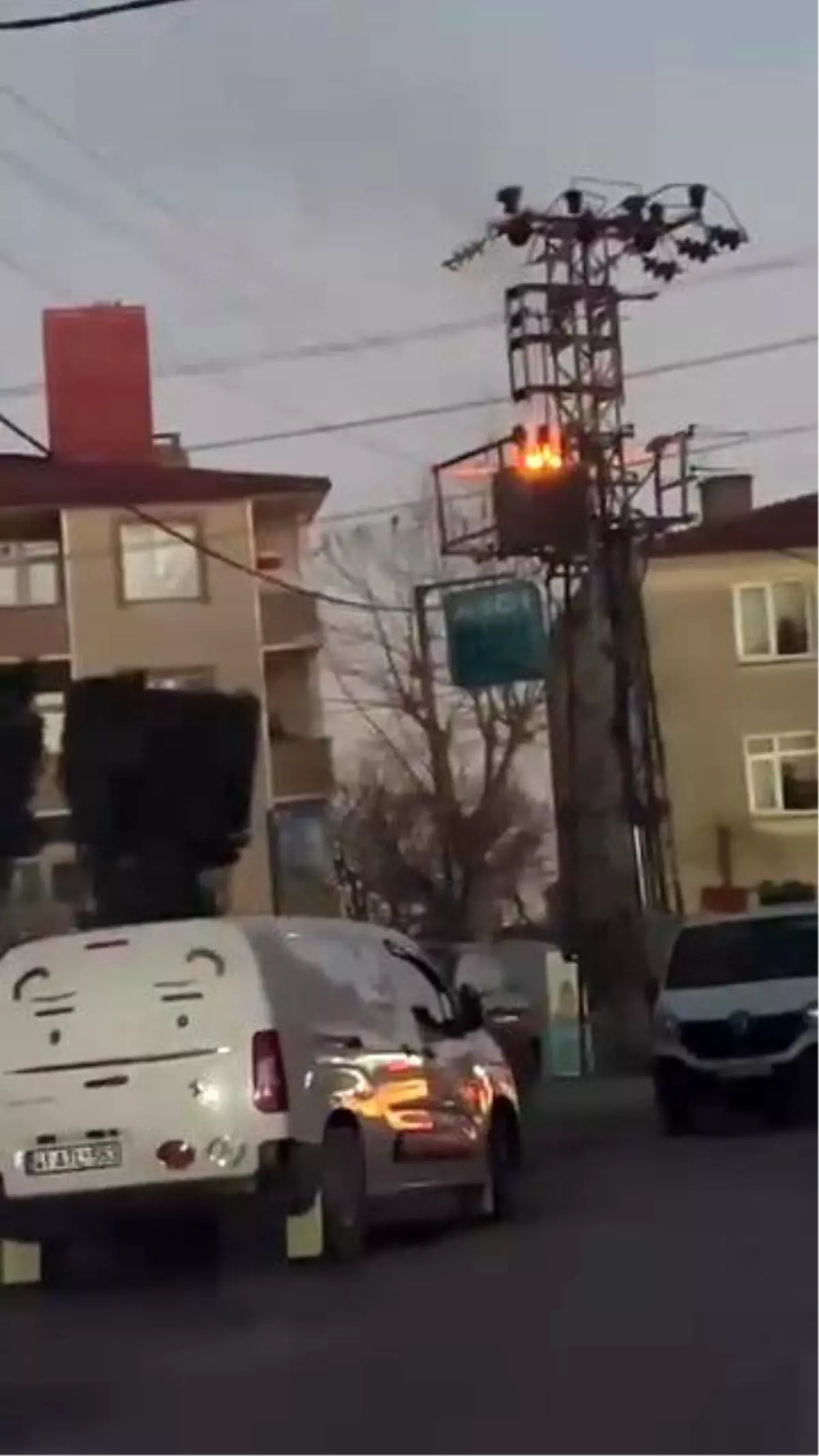 Darıca’da Elektrik Telleri Patladı, Yangın Çıktı