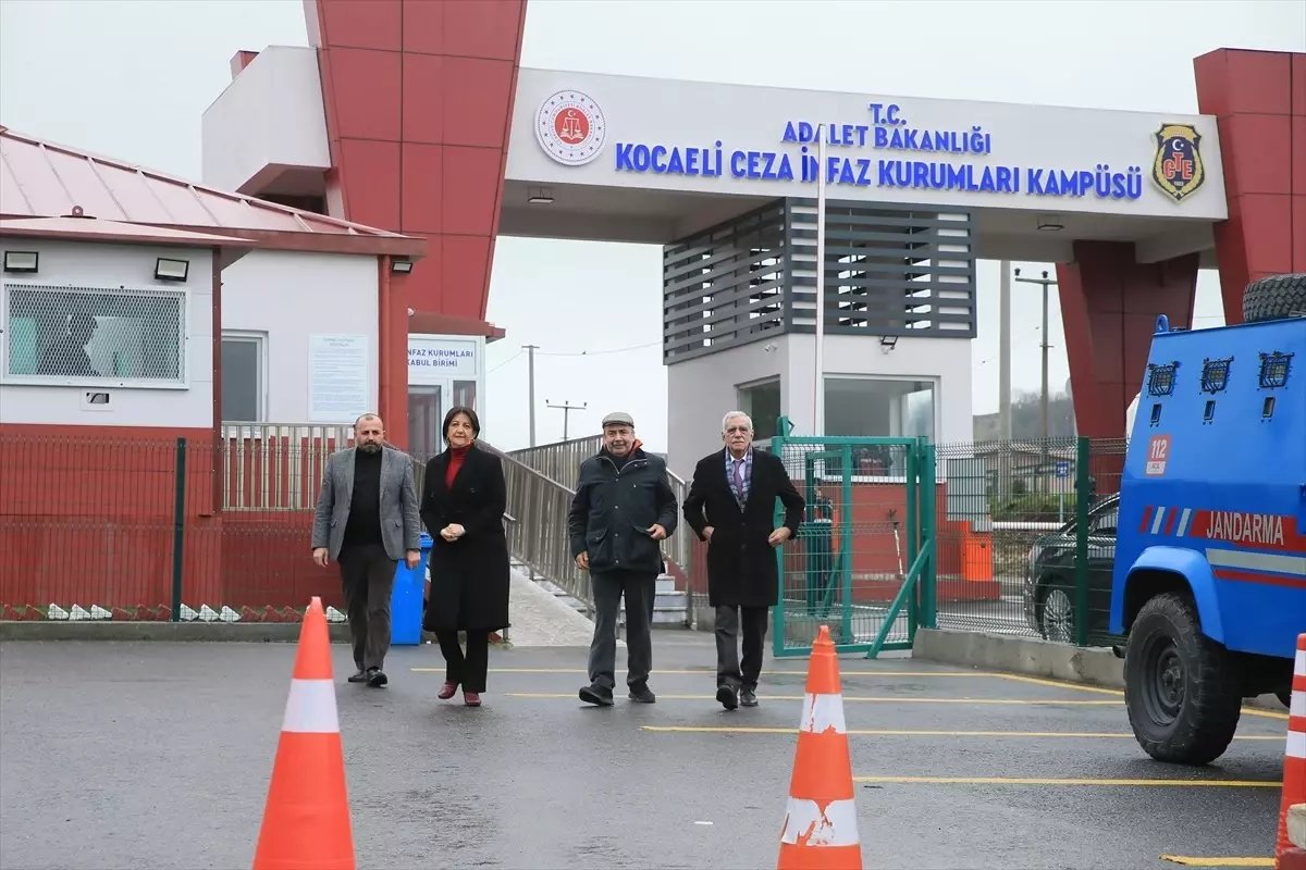  DEM Parti heyetinden Figen Yüksekdağ’a ziyaret