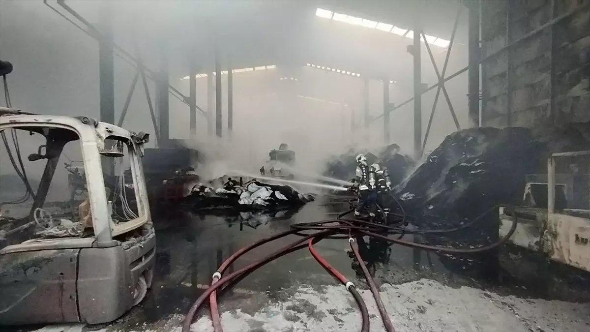  Dilovası’ndaki Kömür Fabrikasında Yangın Kontrol Altına Alındı