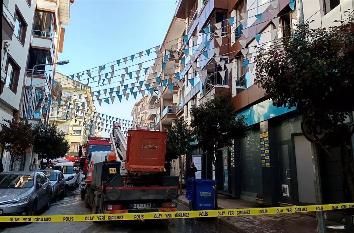 Karamürsel’de Market Yangını: 6 Kişi Dumandan Etkilendi