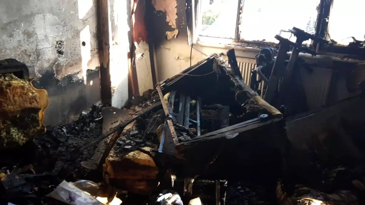 Kocaeli’de 4 Katlı Binada Yangın: Elektrik Kontağından Çıktığı Tahmin Ediliyor
