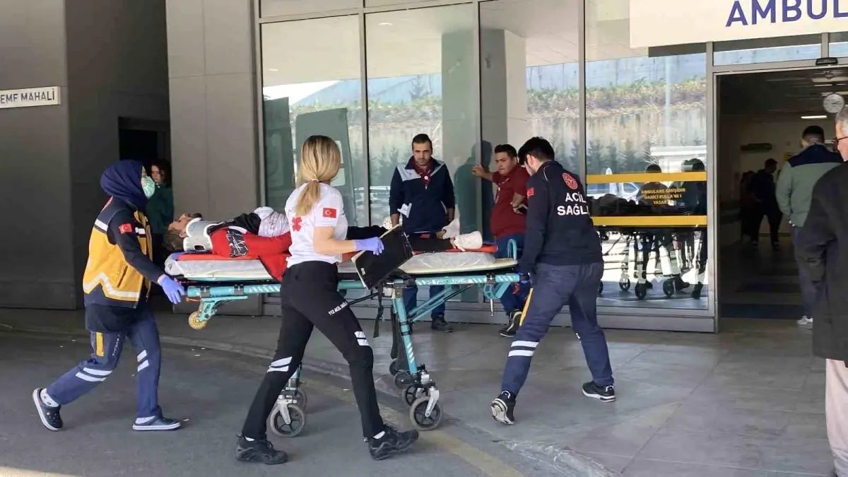 Kocaeli’de Balkondan Düşen Genç Adam Yaralandı