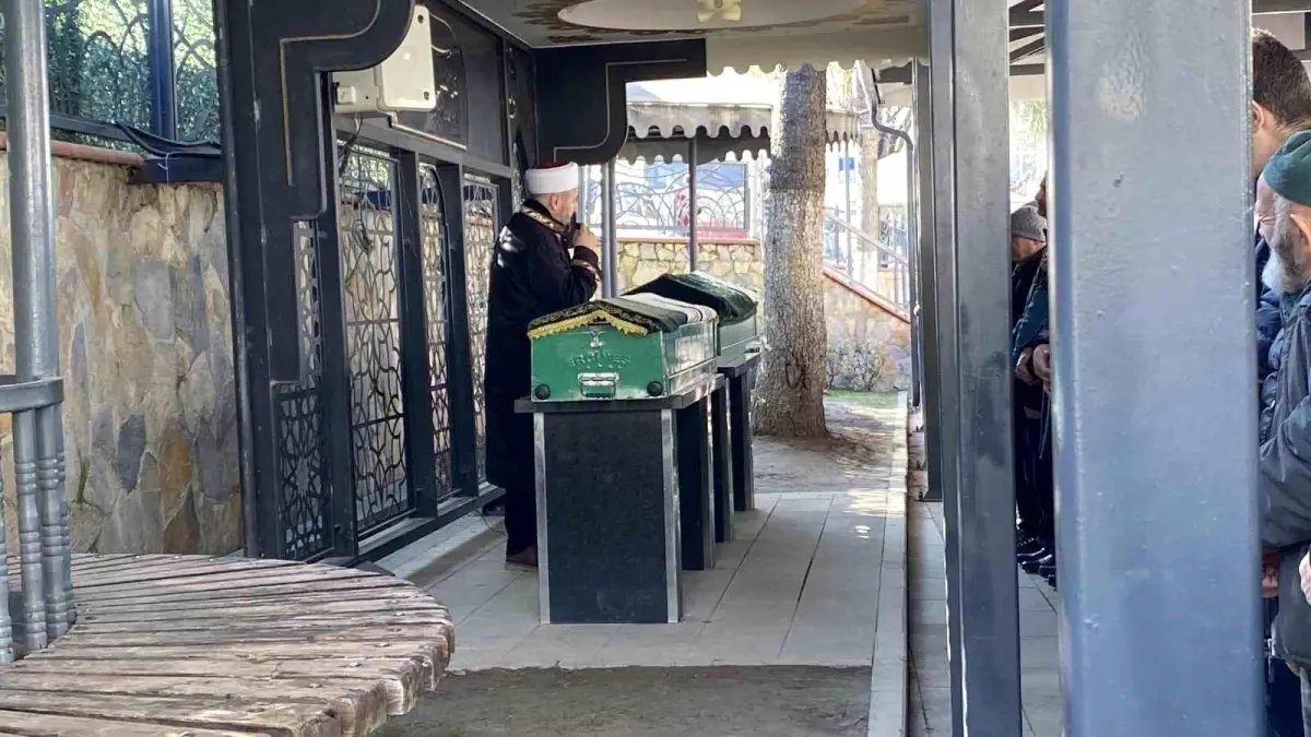 Kocaeli’de Baltayla Öldürülen Berber İsa Turgut Son Yolculuğuna Uğurlandı
