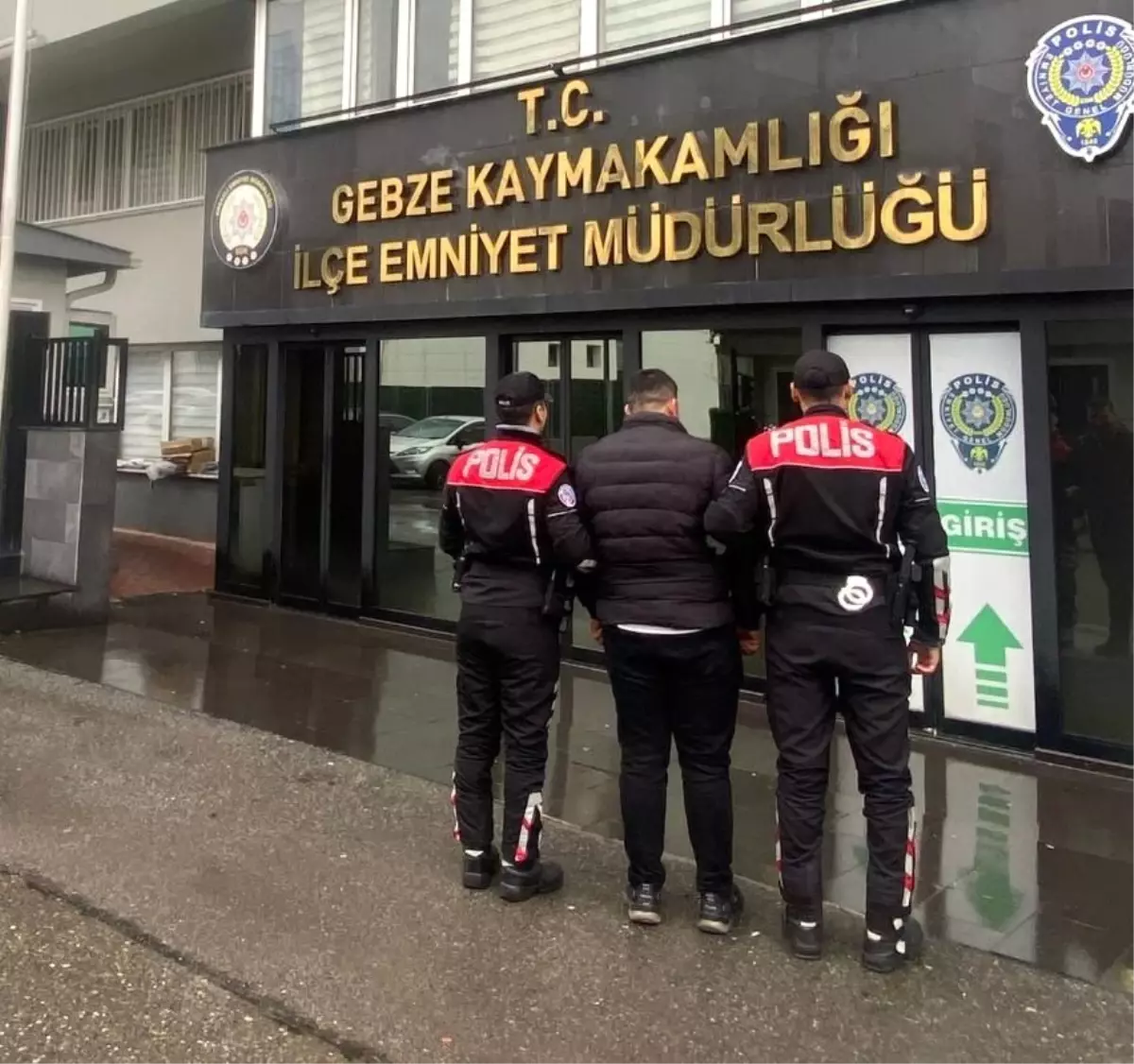Kocaeli’de Dolandırıcılık ve Yağma Suçluları Yakalandı