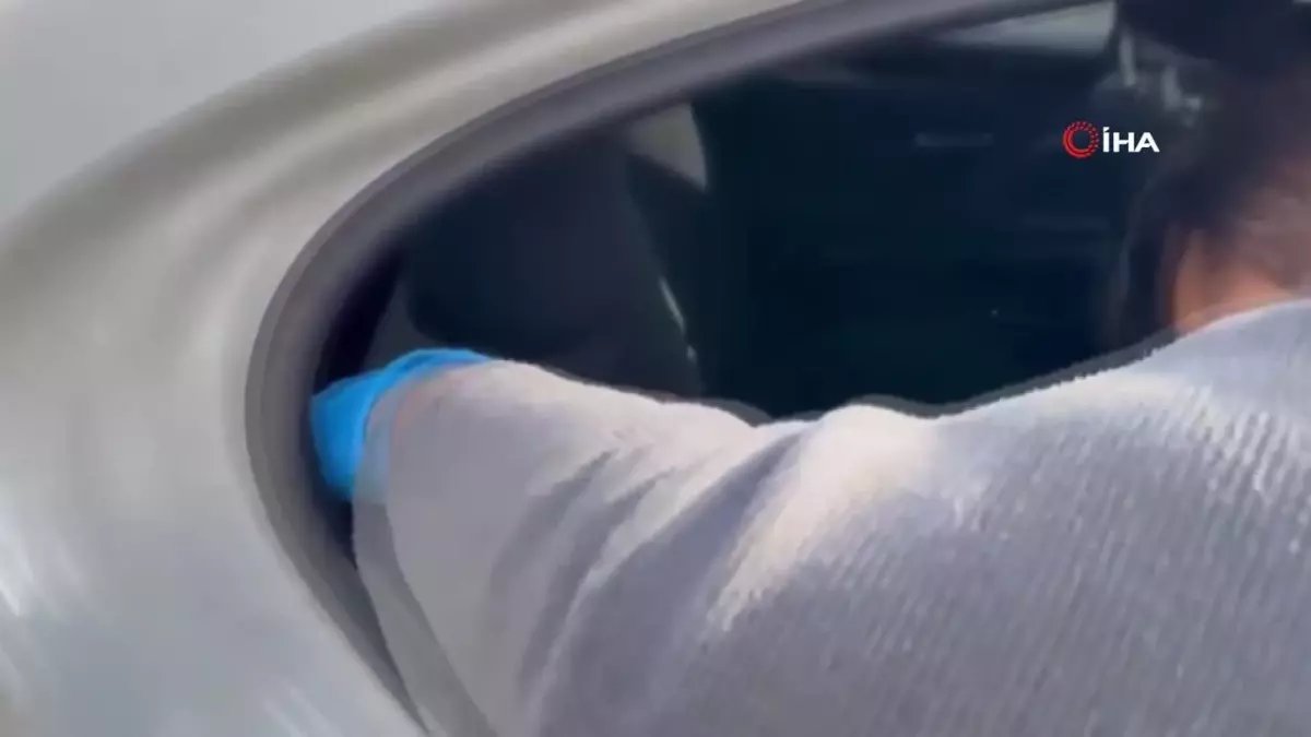 Kocaeli’de Durdurulan Araçta 17 Tabanca Ele Geçirildi