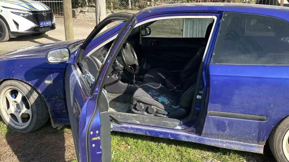 Kocaeli’de Hükümlü Polis Üzerine Aracı Sürdü, Trafik Polisi Yaralandı