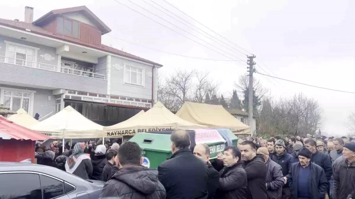 Kocaeli’de trafik kazasında hayatını kaybeden 14 yaşındaki öğrenci Sude Tamir toprağa verildi