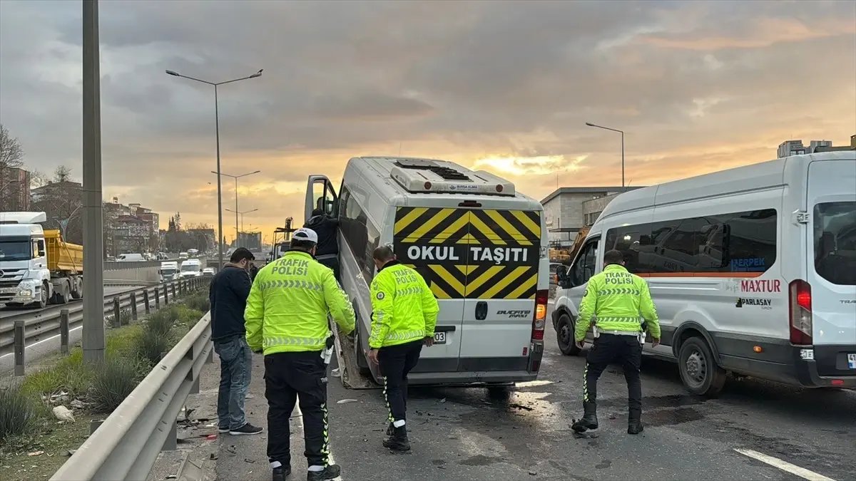 Kocaeli’de Zincirleme Trafik Kazası: 4 Yaralı