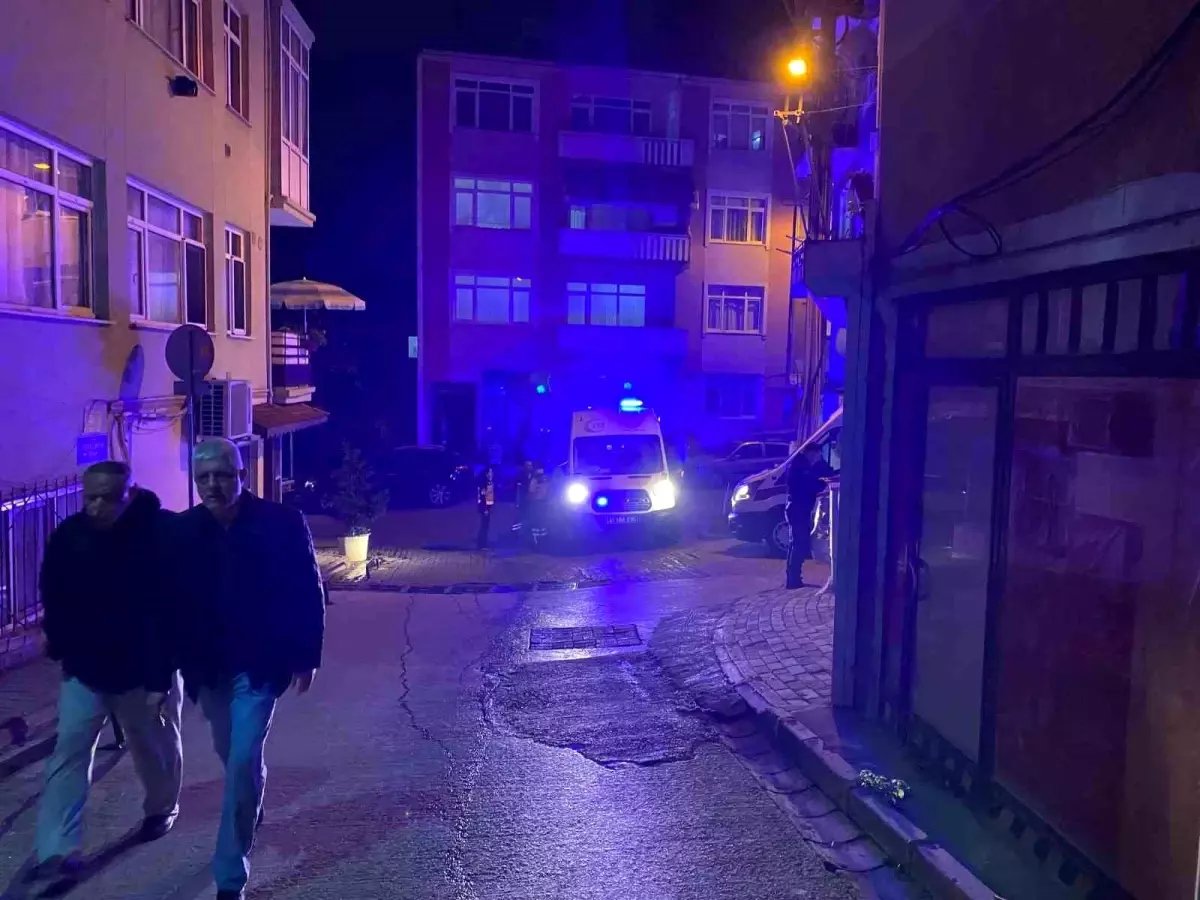 Kocaeli’nde Çatı Katında Yangın: İki Kişi Hastaneye Kaldırıldı