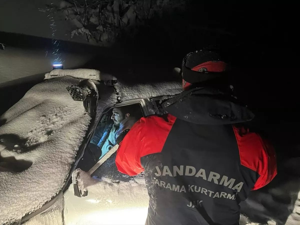 Başiskele’de Kar Yağışı Sonucu Mahsur Kalan İki Kişi Kurtarıldı