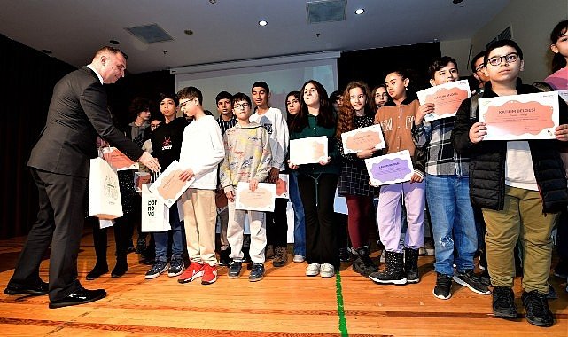  Bornova’da genç kaşifler sertifikalarını aldı