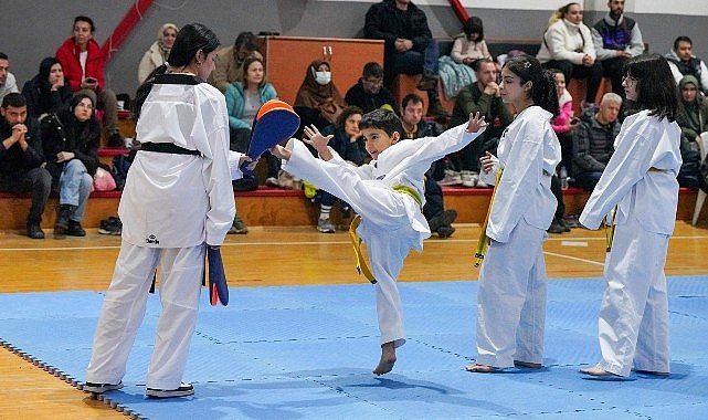 Gaziemir’in taekwondocuları kuşak heyecanı yaşadı