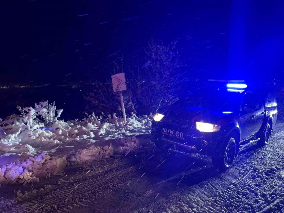  Karamürsel’de Jandarma Aracı Uçurumdan Yuvarlandı, 2 Personel Yaralı