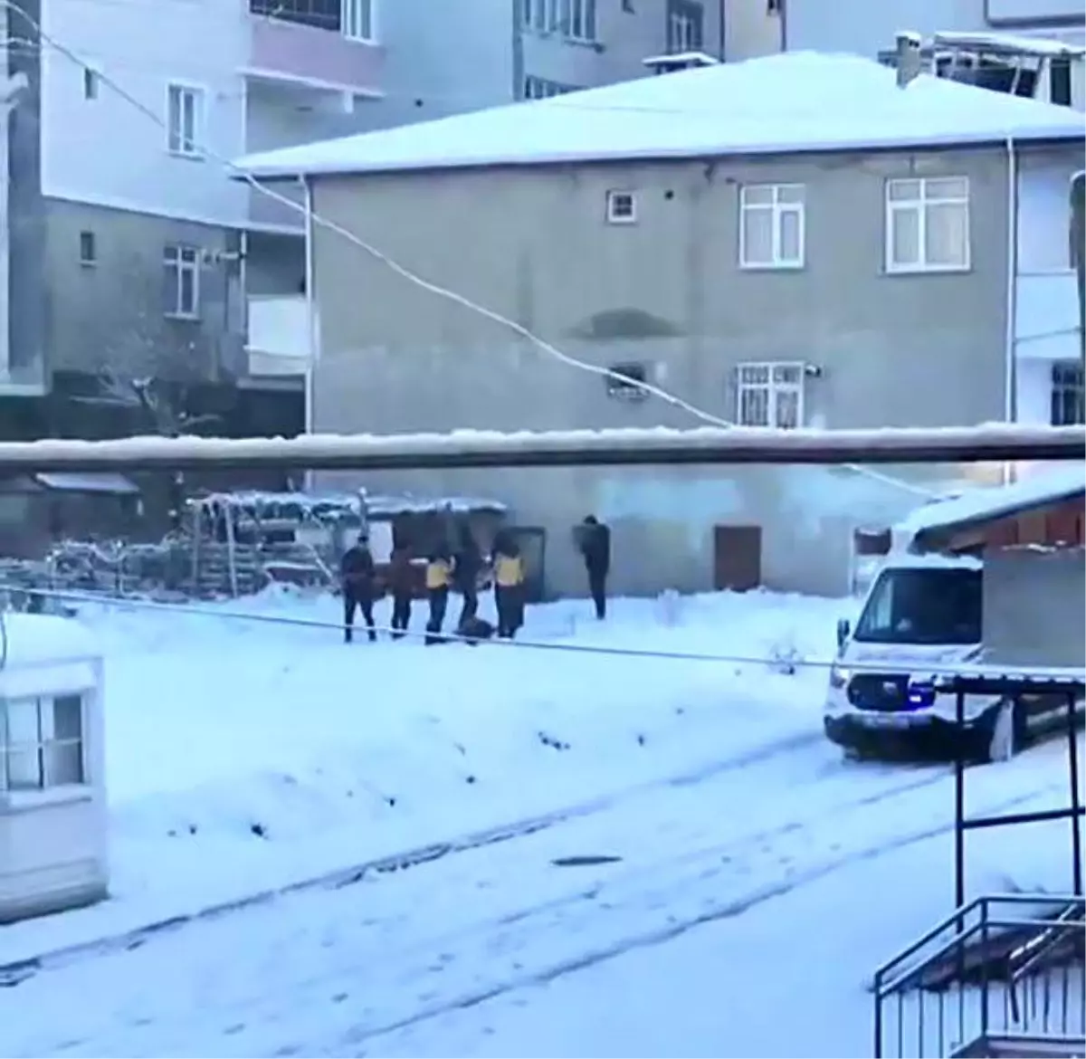 Kocaeli’de 31 Yaşındaki Adam Karlar İçinde Hareketiz Bulundu