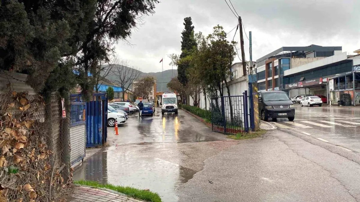Kocaeli’de İşçi Demirler Arasında Sıkıştı