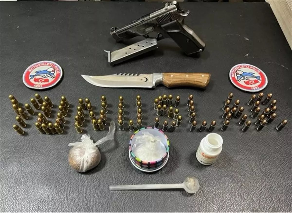Kocaeli’de Uyuşturucu ve Ruhsatsız Tabanca ile Tutuklama