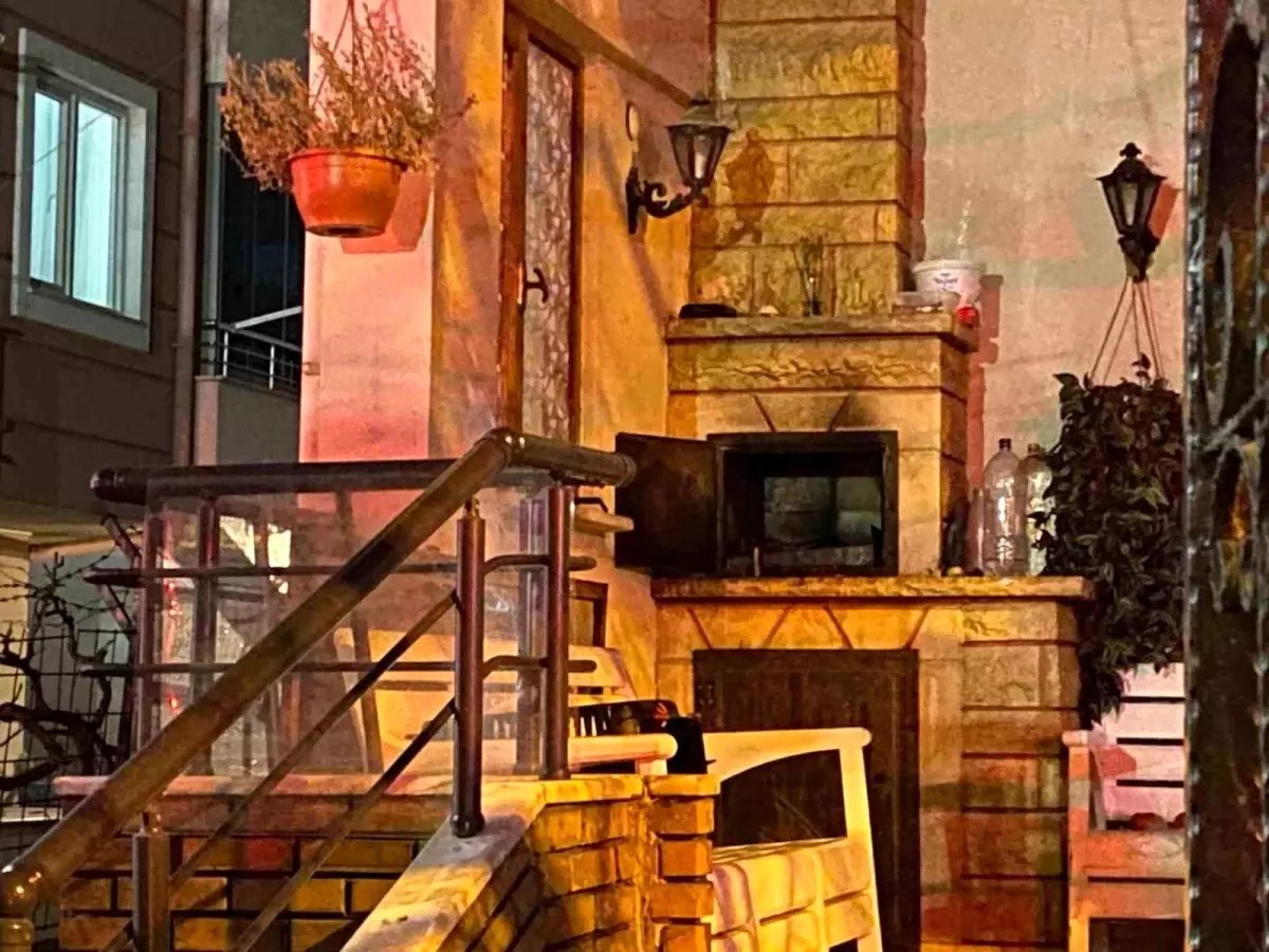 Körfez’de Balkonda Yakılan Mangal Çatı Yangınına Neden Oldu