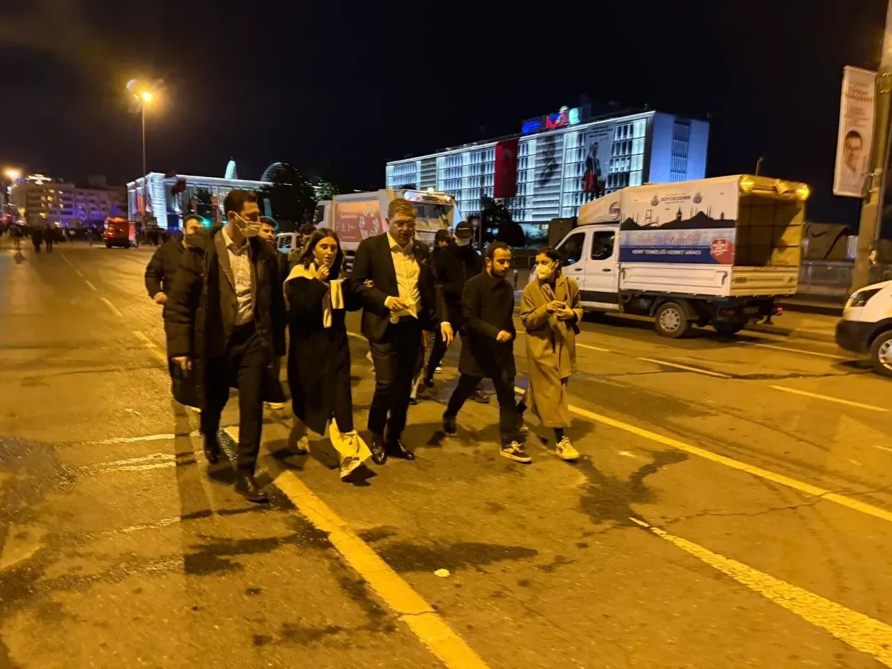 Kocaelili Milletvekili Saraçhane Mitinglerinde Gençlere Destek Veriyor