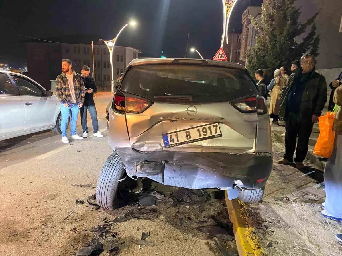 Kocaeli’de 15 Yaşındaki Çocuğun Babasının Arabası ile Kaza