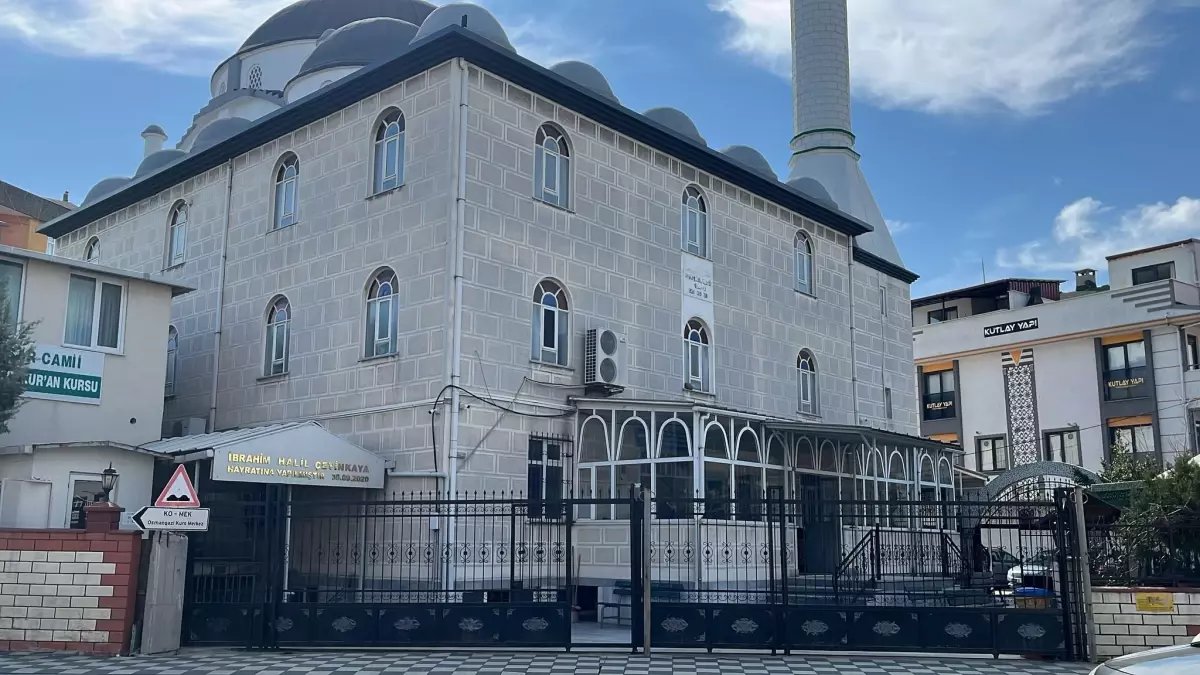 Kocaeli’deki Caminin Tuvaletinde Silahla Vurulan Kişi Bulundu