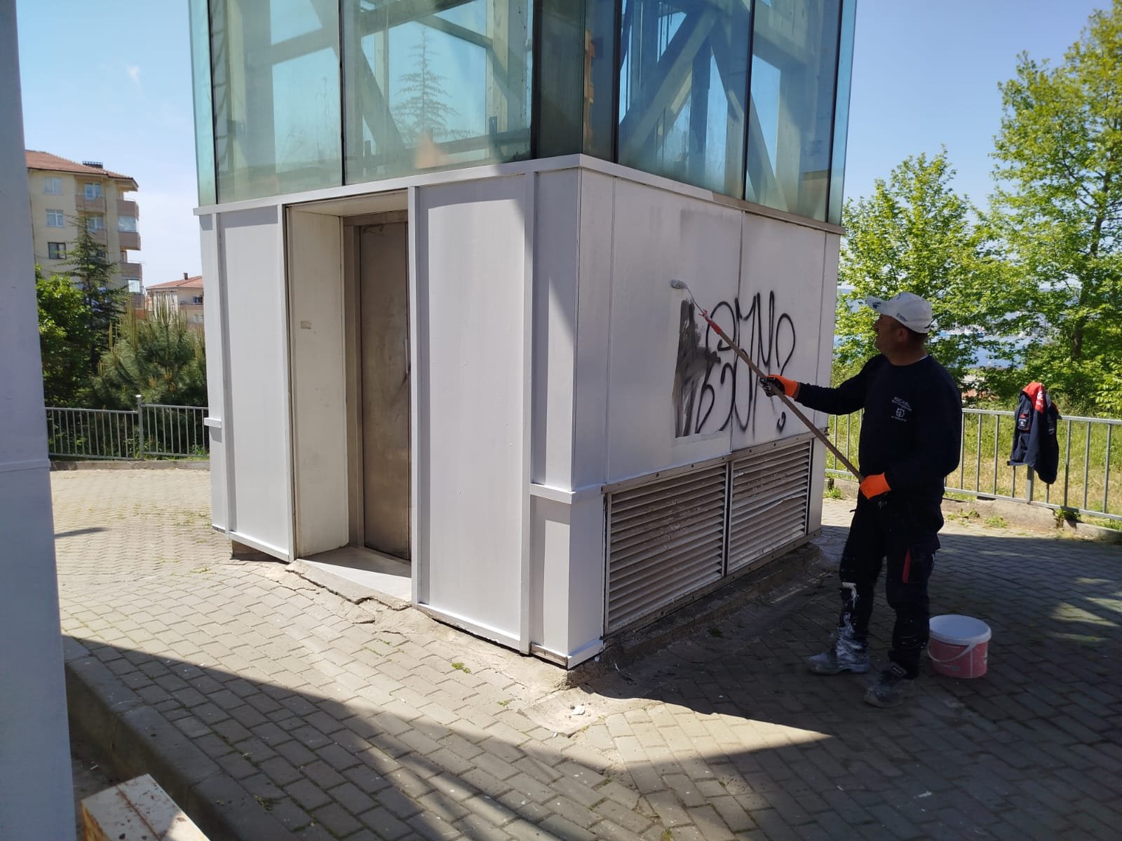 Gölcük’teki Üst Geçitler Elden Geçiriliyor