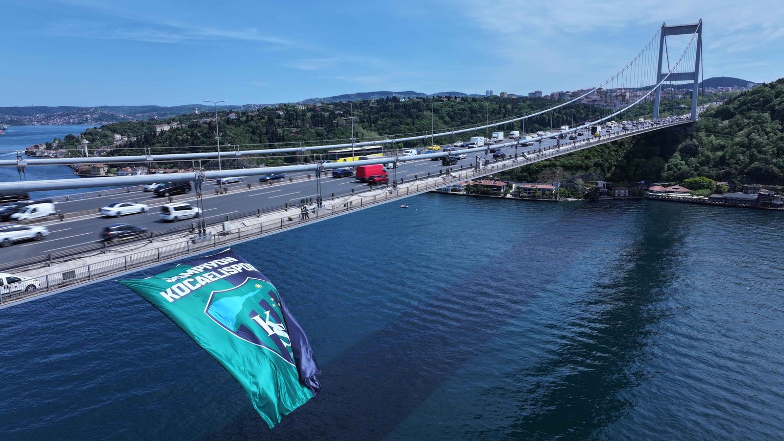  Şanlı Kocaelispor Bayrağı, İstanbul Boğazı’nda