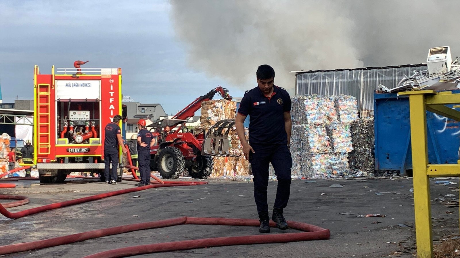 Kocaeli’de geri dönüşüm tesisinde yangın