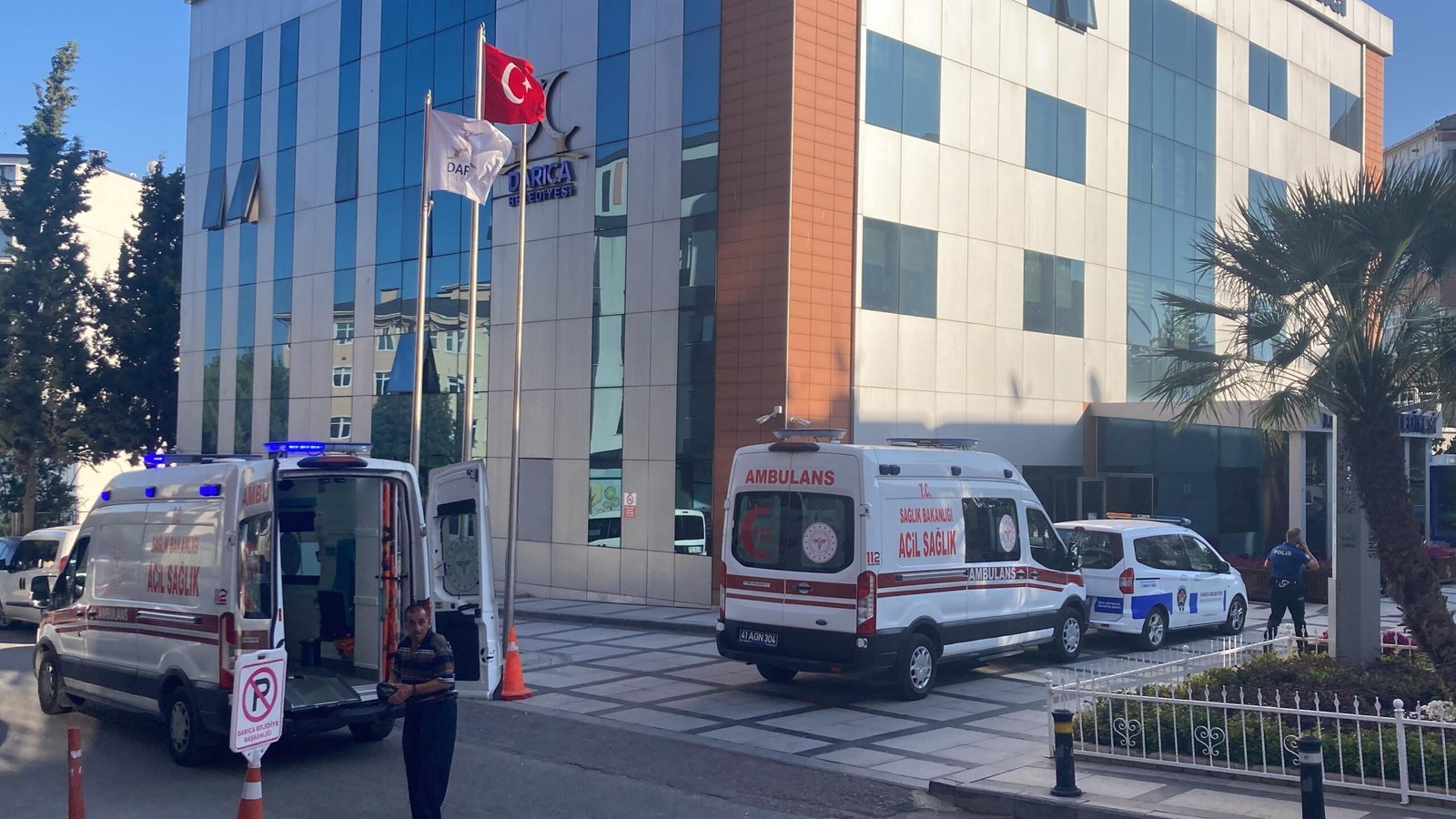 Zabıta Memuru İntihar Girişimi: Belediye Başkanı Yaralandı