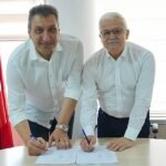 Kocaeli yangını: 4 kişi dumandan etkilendi, TIR’lar çıkarıldı