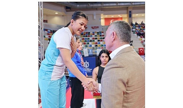  Büyükakın’a spora verdiği destek için teşekkür