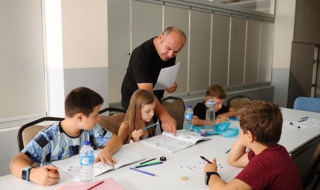  Karşıyaka Belediyesi’nden eğitime destek