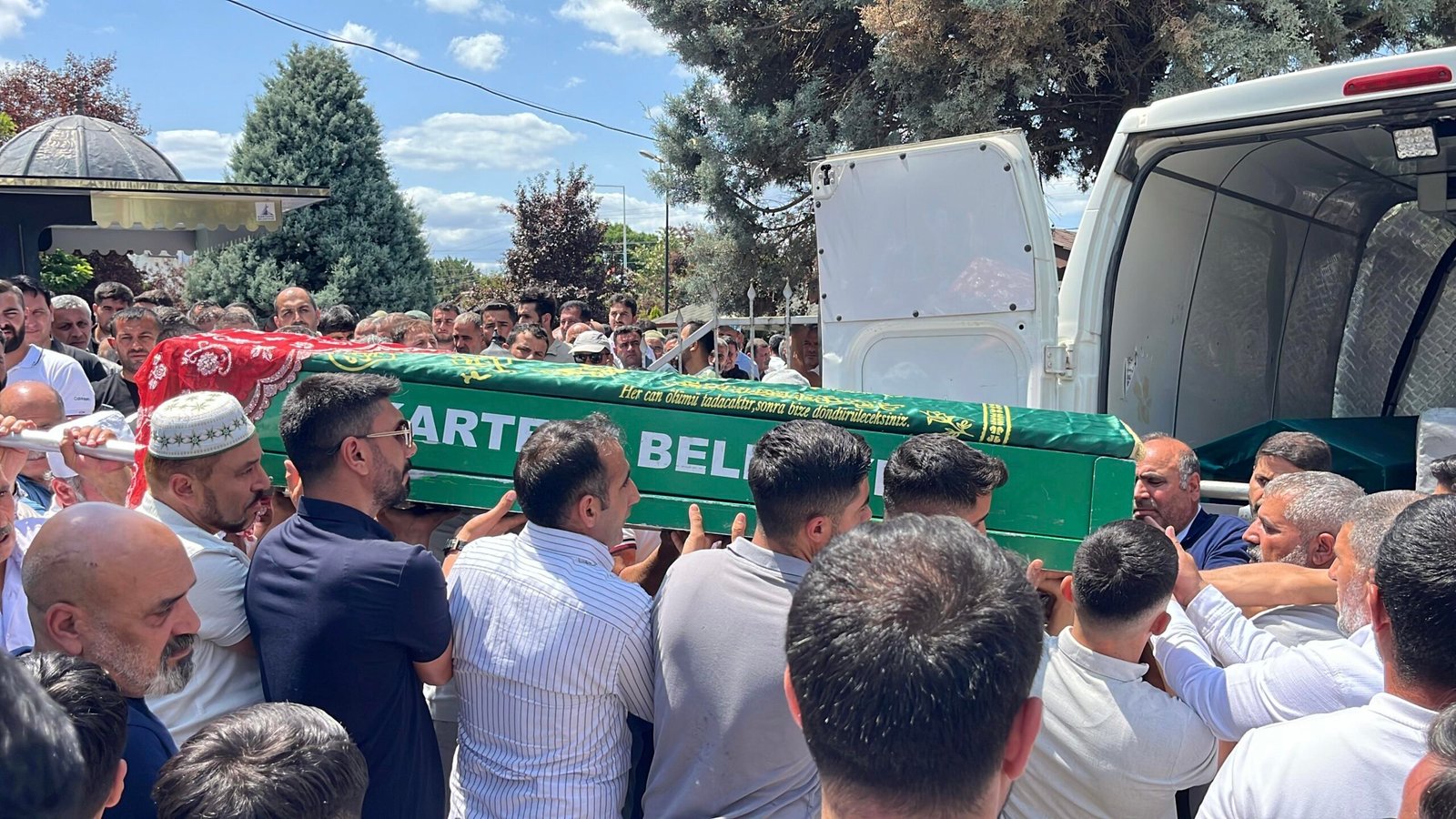 Amca yeğenlerine kurşun yağdırdı: 2 ölü, 1 yaralı
