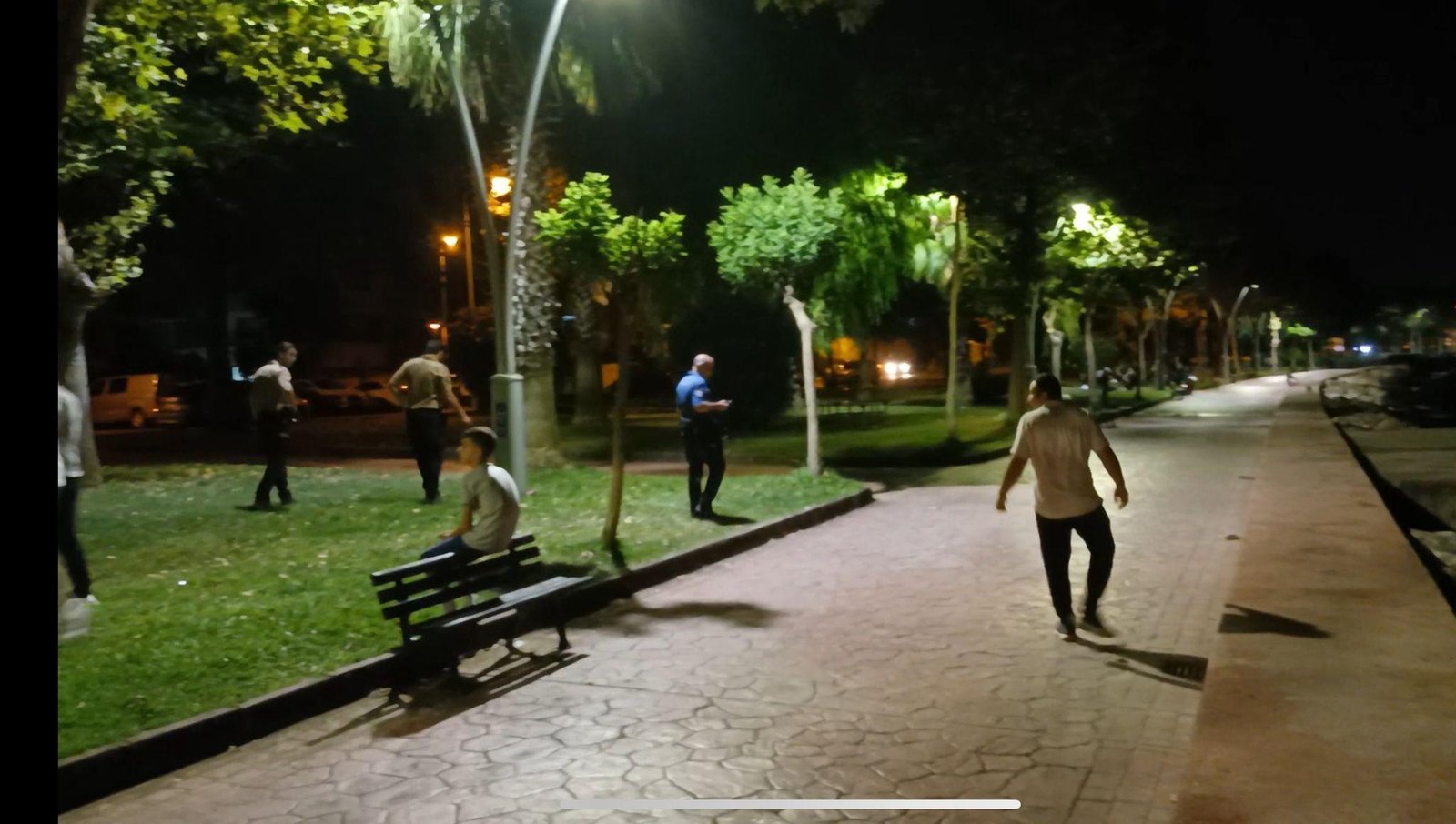 Eşinin yanında bıçaklanarak öldürüldü