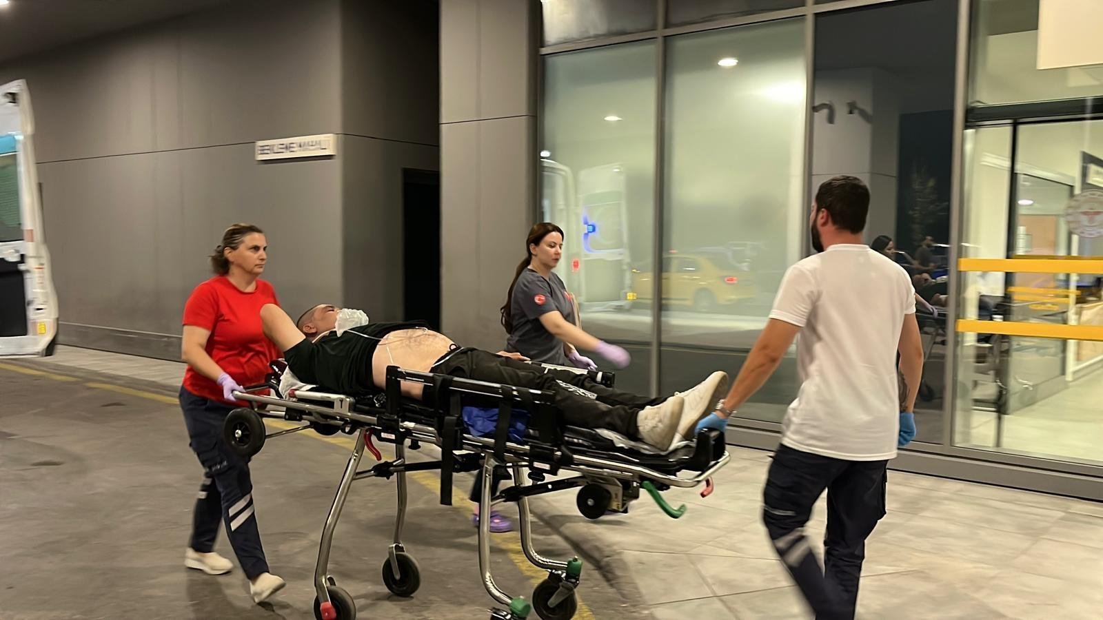  Kocaeli’de Emniyet Önünde Silahlı Kavga: 2 Yaralı