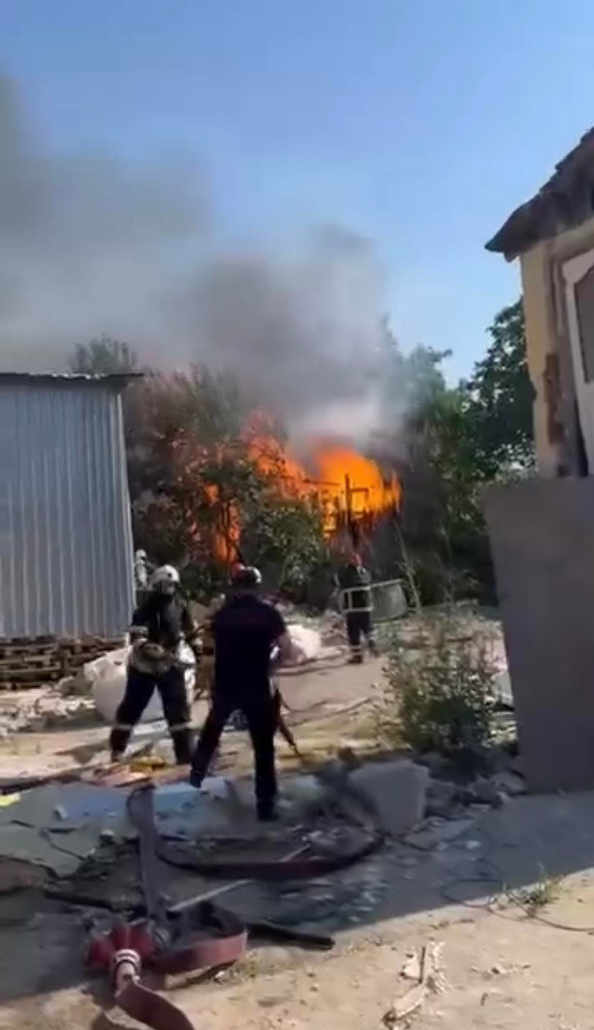  Kocaeli’de ahır yangında kullanılamaz hale geldi