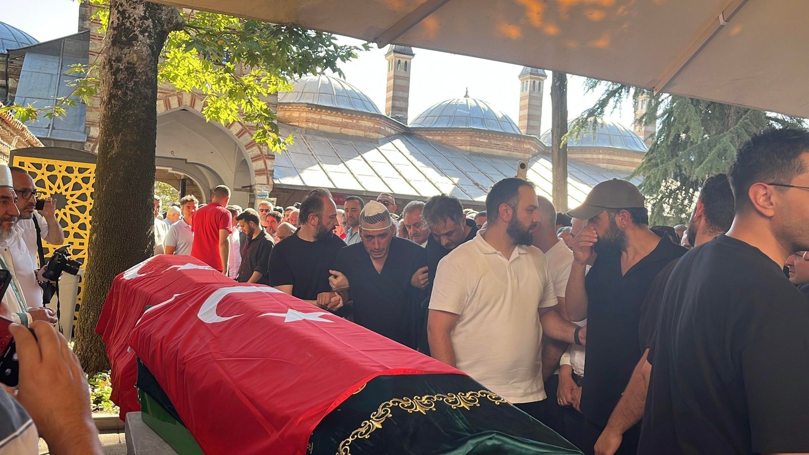  Polis memuru eşi, bebeği, baldızı kazada öldü: Toprağa verildi