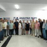 Kuzey Marmara Otoyolu: Kamyonet devrildi, 3 şerit kapandı