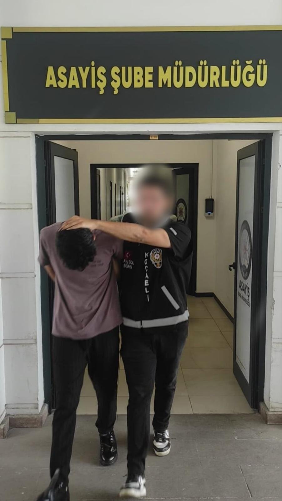 2 kişiyi dolandıranlar: Altın, dolarla köprüde yakalandı