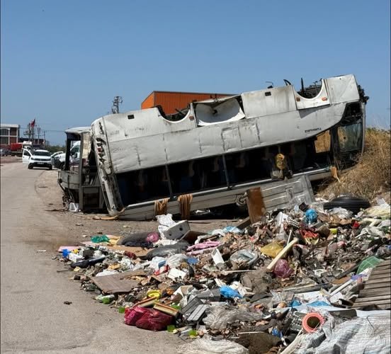 Güler misin, Ağlar mısın? İzmit’te Çöpe Otobüs Bile Atıldı!